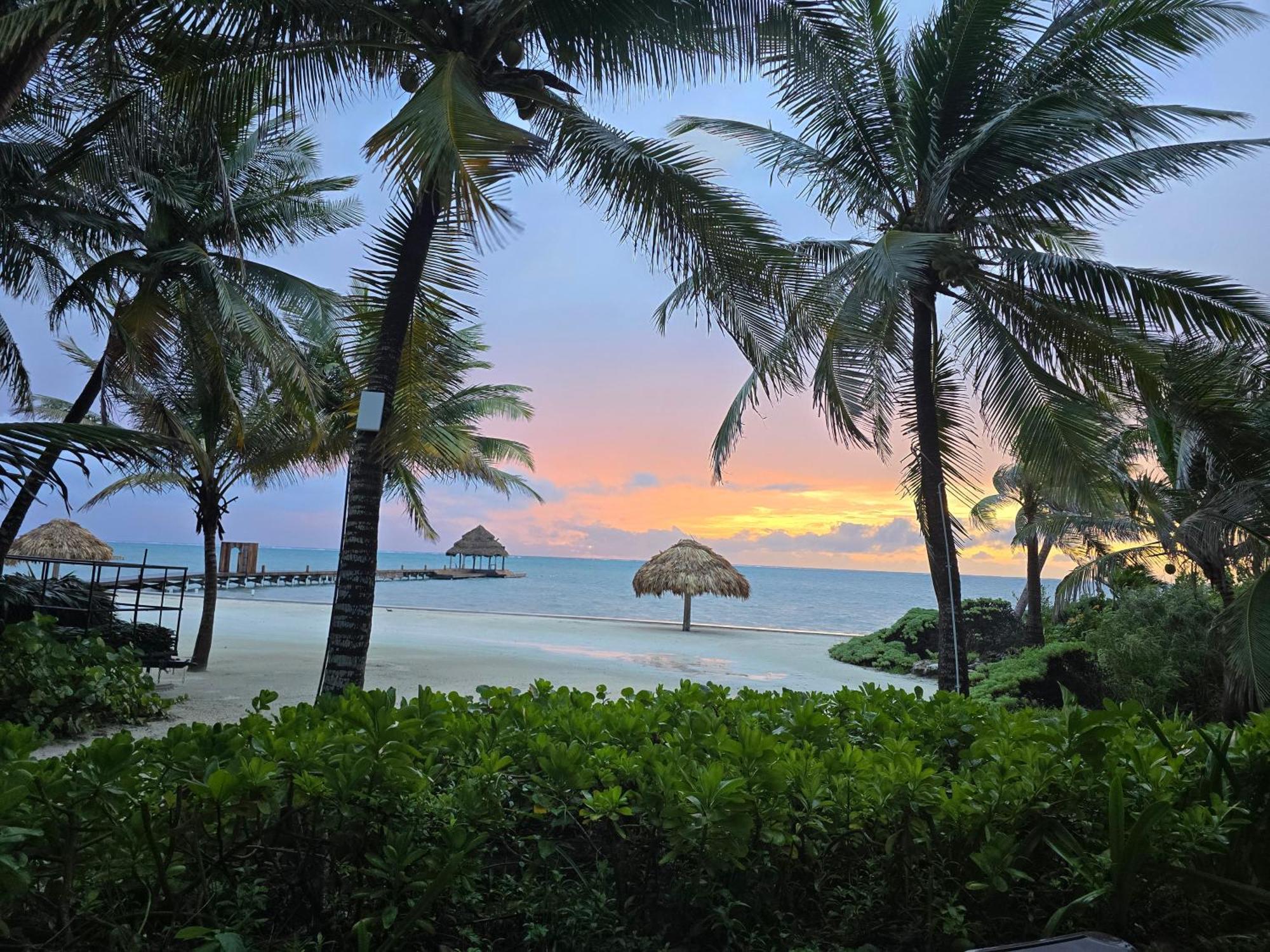 Xanadu Island Resort サン・ペドロ エクステリア 写真
